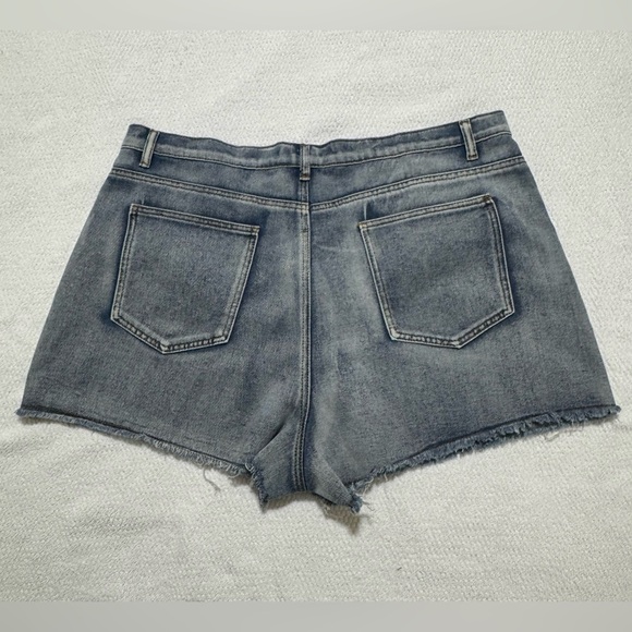 PrettylittleThing Plus 18 Vintage High Waisted Blue Denim Shorts - Picture 12 of 12